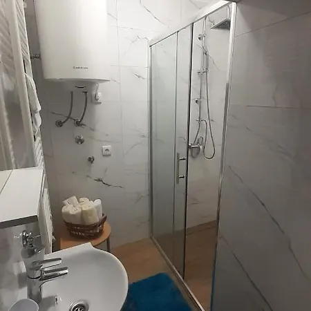 Dvije Lipe Apartment *